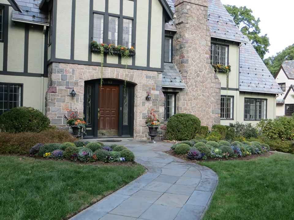 Autumn House landscaping ideas for fall foliage